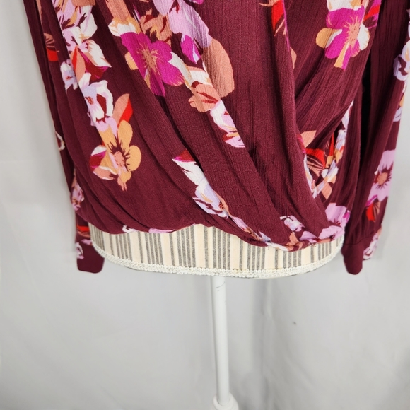 Simply Styled Wine Color Floral Print Surplice Neck Long Sleeve Top Size Medium - Picture 4 of 11